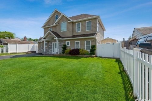 61 Millpage Dr, Bethpage, NY 11714-4817