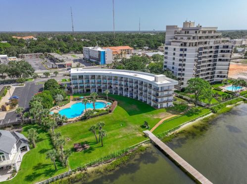 214 Miracle Strip Pkwy, Fort Walton Beach FL 32548-6651 exterior