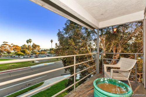 3802 Crown Pt Dr, San Diego CA 92109-6711 exterior