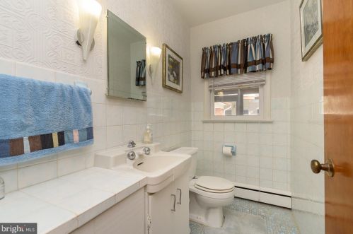 556 Leverington Ave, Philadelphia PA 19128-3314 exterior