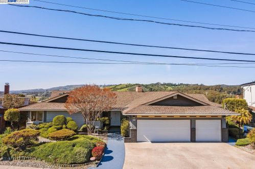 2112 Lakeview Dr, San Leandro, CA 94577-6309