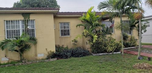 140 35th St, Hialeah, FL 33012-5232