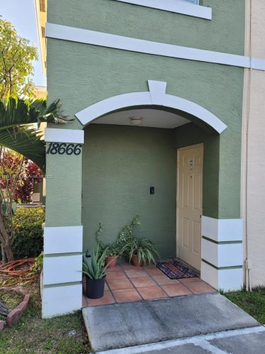18666 100th Ave, Miami, FL 33157-6939