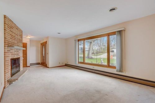 2335 Graylog Ln, Waukesha WI  53151-2921 exterior