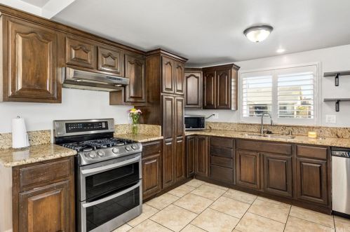 20127 Gunlock Ave, Long Beach CA  90746-2920 exterior