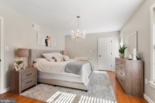 2146 Stonecrest Dr, Lancaster PA  17601-5437 exterior