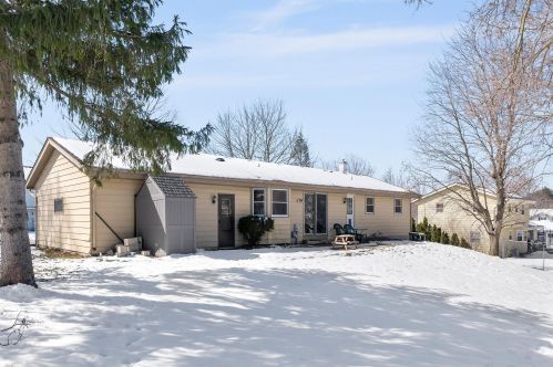 1566 Dover Dr, Waukesha WI  53186-6332 exterior