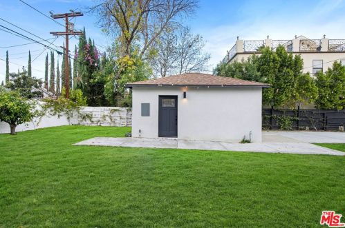 5143 Newcastle Ave, Van Nuys CA  91316-3512 exterior