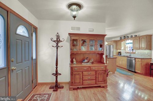 65 Sunlight St, Shraders, PA 17084-9181