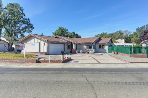 6425 Indian River Dr, Citrus Heights CA  95621-4752 exterior