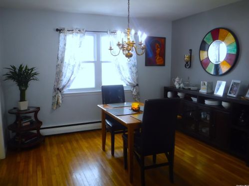 11 Barrington St, Westbury NY  11590-4629 exterior