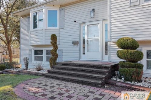 10 University Rd, East Brunswick, NJ 08816-1713