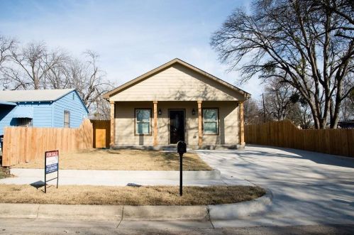512 Flint St, Fort Worth, TX 76115-1309