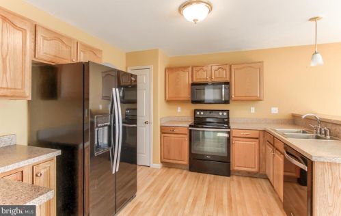 3200 Jonagold Dr, Harrisburg PA 17110-9128 exterior