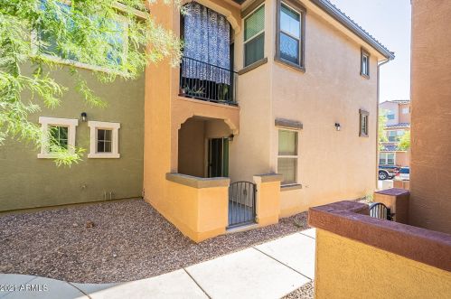 1945 77 Dr, Phoenix AZ 85033-2453 exterior