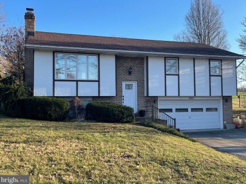5888 Ambau Rd, Spring Grove, PA 17362-8065
