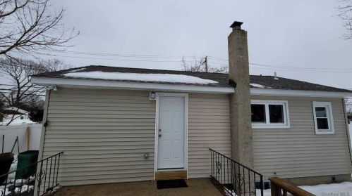 240 Strong Ave, North Lindenhurst, NY 11757-4427