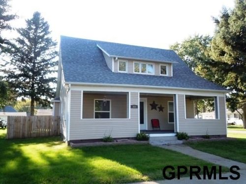 323 4th Ave, Logan, IA 51546-1127