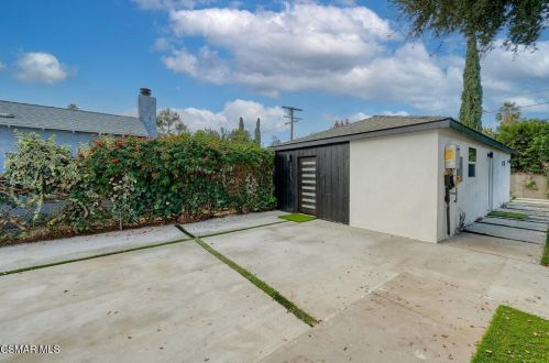14363 Collins St, Van Nuys CA 91316-1030 exterior