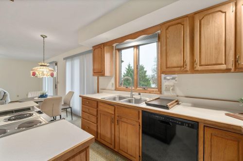 2375 Chickasaw Dr, London OH  43140-9014 exterior