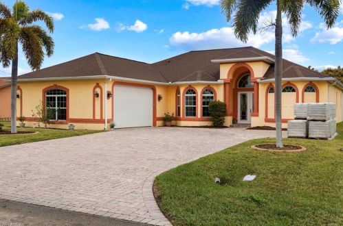 2117 2nd Ter, Cape Coral, FL 33990-1422