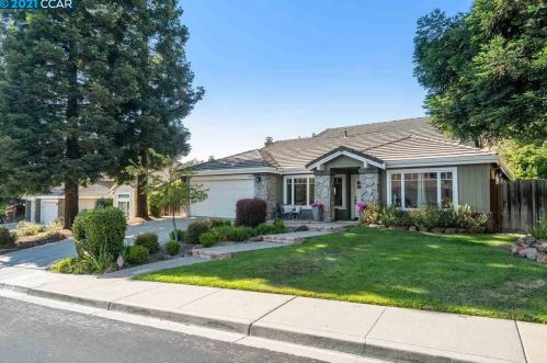 1028 Hill Meadow Pl, Danville, CA 94526-4439