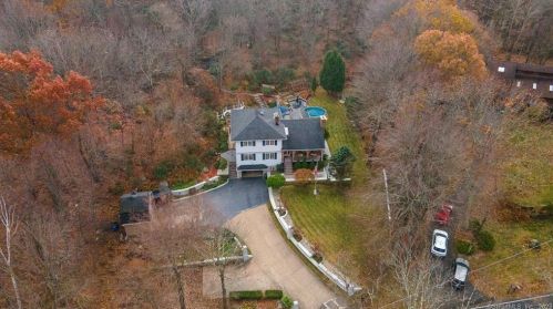 320 Andrews Rd, Waterbury, CT 06716-1003