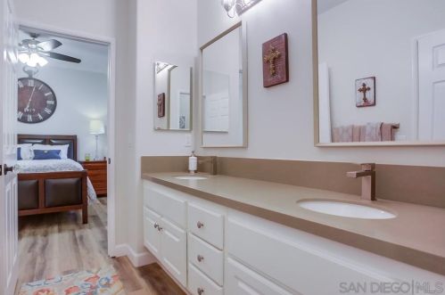 5057 Bella Collina St, Oceanside CA  92056-1924 exterior