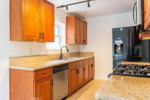 5642 Lime Ave, Long Beach, CA 90805-4715