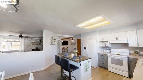 1654 Donner Way, Woodland CA  95695-5564 exterior