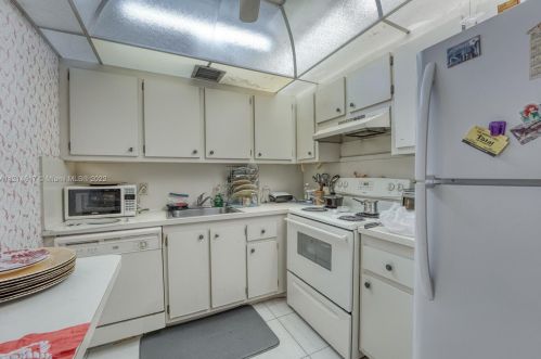 13500 1st St, Hollywood, FL 33027-1618