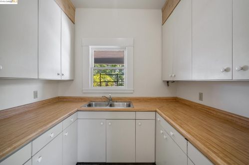 644 55 St, Oakland CA 94609-1601 exterior