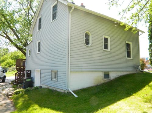 6492 Riesch Rd, West Bend, WI 53095-9106