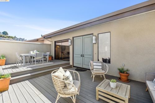 1854 Grand View Dr, Oakland, CA 94618-2338