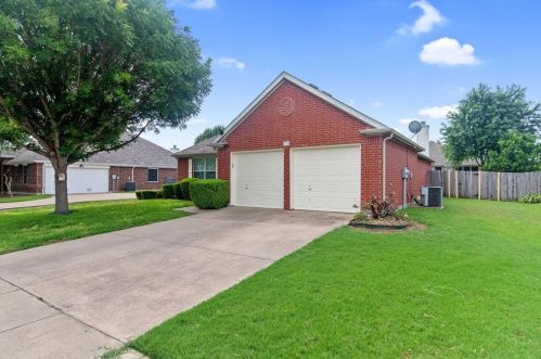 718 Reindeer Dr, Midlothian TX  76065-9443 exterior