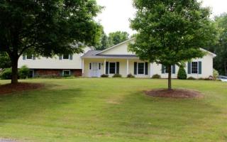 4224 Lake Cliff Dr, Clemmons, NC 27012-8408