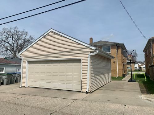 8909 Burleigh St, Milwaukee WI 53222-3629 exterior