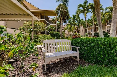 5250 Fox Hollow Dr, Naples FL  34104-4910 exterior