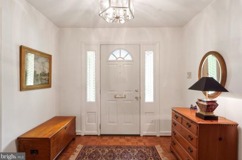 111 Sutton Pl, Wilmington, DE 19810-4112