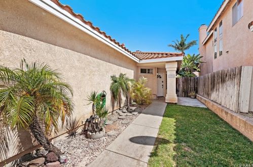 1221 Adobe Ter, Vista, CA 92081-6365