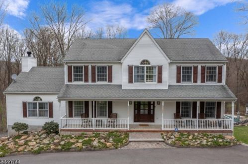 11 Pfauth Dr, Glen Gardner, NJ 08826-3823