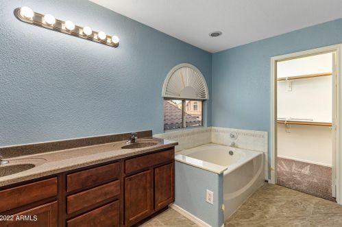 137 Leah Ct, Gilbert AZ 85233-2113 exterior