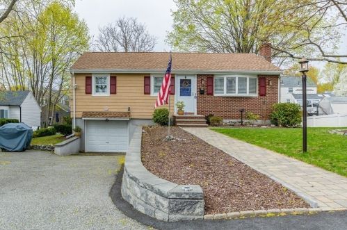 29 Norwich Cir, Medford, MA 02155-1443