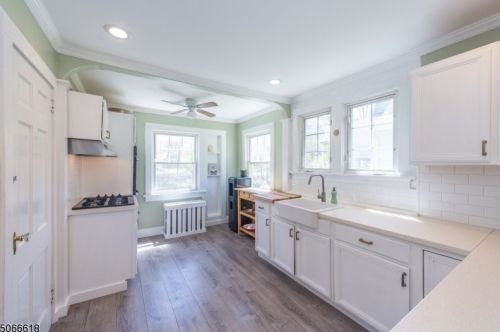 2 Clove Rd, West Paterson NJ  07424-2102 exterior