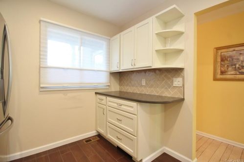 701 Eagle Bay Dr, Crotonville NY  10562-2372 exterior