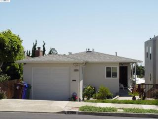 6390 Claremont Ave, Richmond, CA 94805-2039