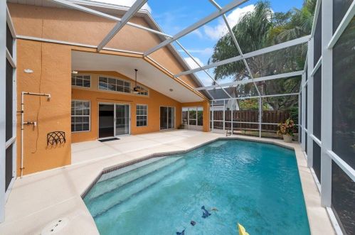 6631 Fawn Ridge Dr, Melbourne, FL 32940-6854