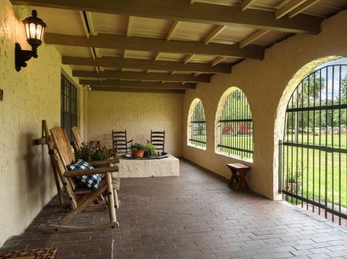 6737 180th Avenue Rd, Ocklawaha FL  32179-7002 exterior