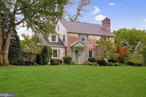 208 Churchill Dr, Wilmington, DE 19803-4240