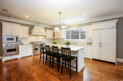 882 Silvermine Rd, New Canaan CT  06840-4332 exterior